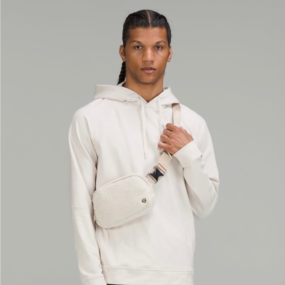 Lululemon • Everywhere Belt Bag Fleece - Picture 6 of 14